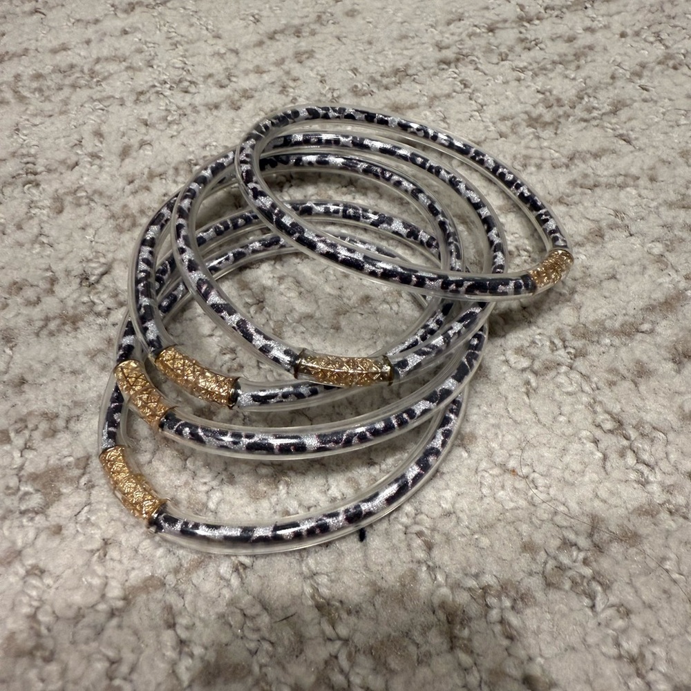 Elegant Gold and Black Patterned Bangles